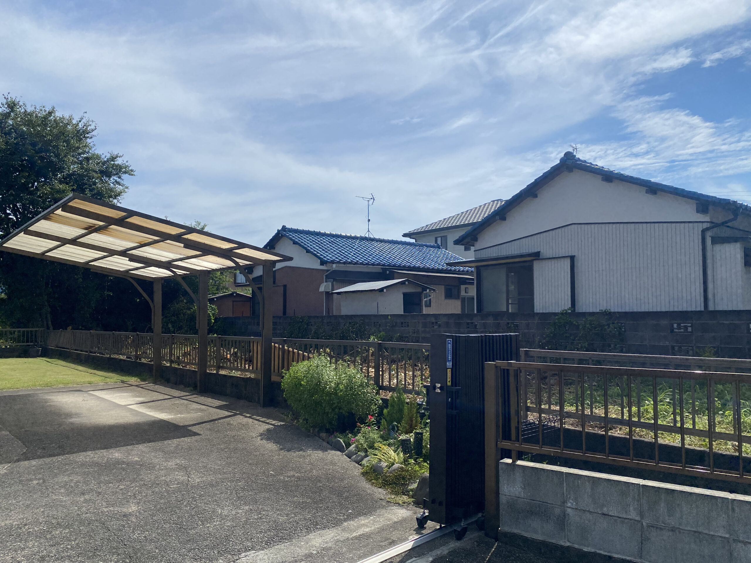 東宮下の庭木伐採後の様子 伐採により管理しやすくスッキリしたお庭
